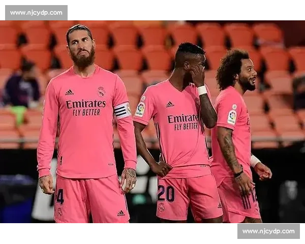 瓦伦西亚主场迎战皇马西甲焦点对决引爆争冠悬念之夜激情碰撞时刻